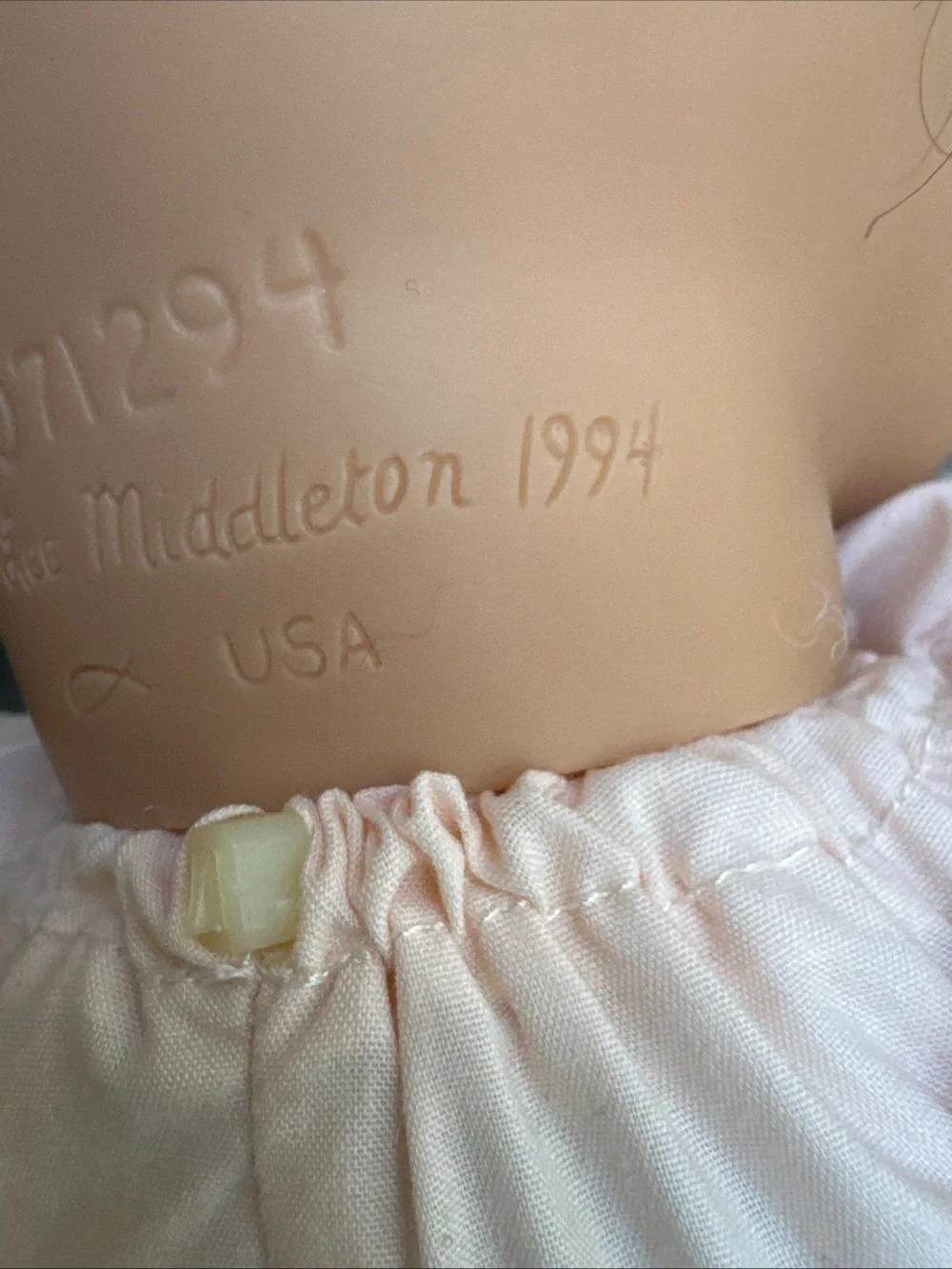 Lee Middleton Baby Doll 1995 Thumb Sucker 071294 Brown Hair and Blue Eyes